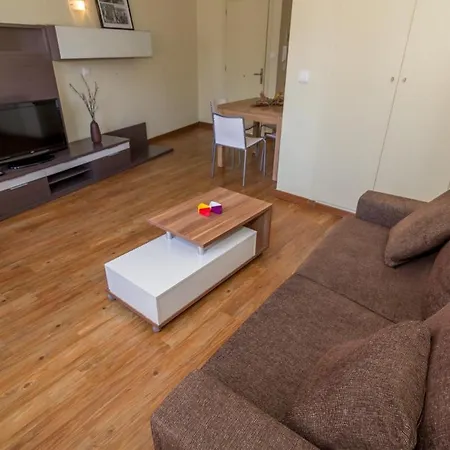 Josep Sabate, 4 2 Apartment