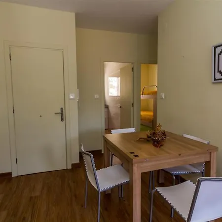 Josep Sabate, 4 2 Apartment Roses