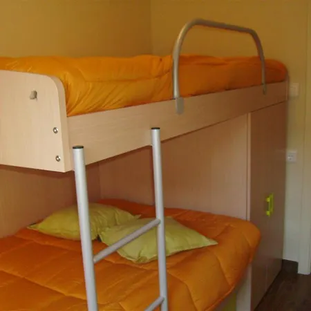 Josep Sabate, 4 2 Apartment Roses