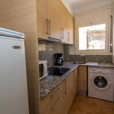 Apartment Josep Sabate, 4 2 Roses